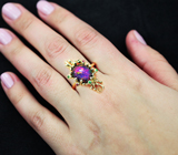 Золотое кольцо с роскошным черным опалом 2,86 карат, цаворитами и рубинами Золото