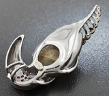 Серебряный кулон «Попугай» с рутиловым кварцем, сапфирами и цаворитами Серебро 925