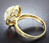 Золотое кольцо с кристаллическим эфиопским опалом 2,41 карат и цаворитами Золото