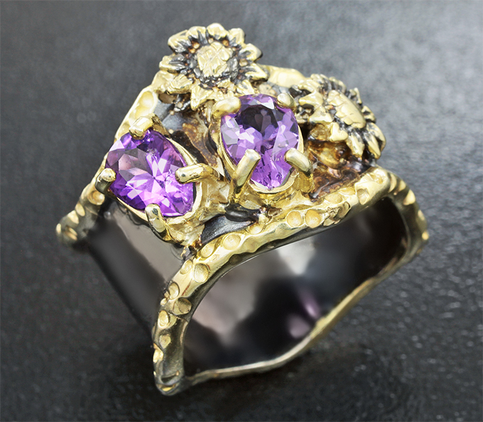 Серебряное кольцо с аметистами