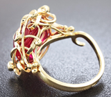 Золотое кольцо с рубином 13,38 карат и лейкосапфирами Золото