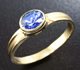 Золотое кольцо с синим сапфиром 0,74 карат Золото