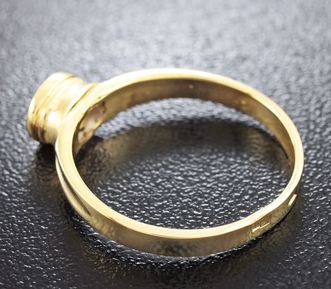 Золотое кольцо с синим сапфиром 0,74 карат Золото