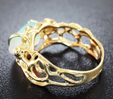 Золотое кольцо с ограненным эфиопским опалом 2,35 карат и цаворитами Золото