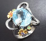 Серебряное кольцо с голубым топазом, цаворитами и сапфирами