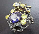 Серебряное кольцо с синим сапфиром и перидотами Серебро 925
