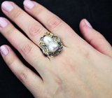 Серебряное кольцо с жемчужиной барокко, цаворитами и сапфирами