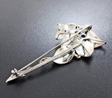 Серебряная брошь со звездчатыми сапфирами, родолитами и перидотом Серебро 925