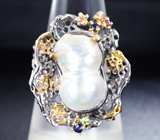 Серебряное кольцо с жемчужиной барокко, сапфирами, цаворитом и родолитом