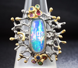 Серебряное кольцо с кристаллическим эфиопским опалом, синими сапфирами, родолитами и цаворитами Серебро 925