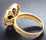 Золотое кольцо с ограненным черным опалом 2,05 карат, цаворитами и синими сапфирами Золото