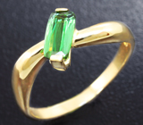 Золотое кольцо с великолепным неоново-зеленым турмалином 0,55 карат Золото