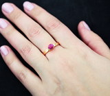 Золотое кольцо с необлагороженным пурпурным сапфиром 0,91 карат Золото