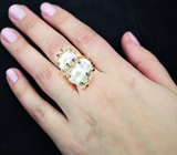 Золотое кольцо с жемчугом барокко 17,35 карат, цаворитами и разноцветными сапфирами Золото