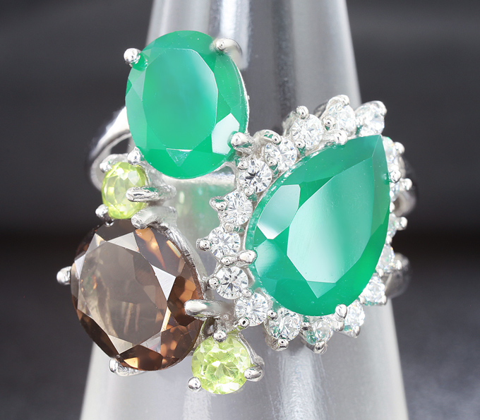 Серебряное кольцо с зелеными агатами, дымчатым кварцем и перидотами