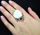 Серебряное кольцо с жемчужиной барокко и разноцветными сапфирами Серебро 925