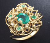 Золотое кольцо с потрясающим ярким изумрудом и бриллиантами Золото