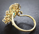 Золотое кольцо с потрясающим ярким изумрудом и бриллиантами Золото