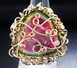 Золотое кольцо со слайсом арбузного турмалина 17,41 карат, розовыми турмалинами и бриллиантами Золото