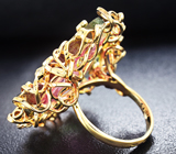 Золотое кольцо со слайсом арбузного турмалина 17,41 карат, розовыми турмалинами и бриллиантами Золото