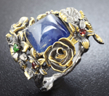 Серебряное кольцо с синим сапфиром 15,82 карат, мозамбикскими гранатами и цаворитами Серебро 925