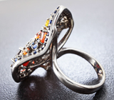 Серебряное кольцо с мозамбикским гранатом и разноцветными сапфирами Серебро 925