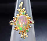 Золотое кольцо с кристаллическим эфиопским опалом 3,31 карат, рубинами и цаворитами Золото
