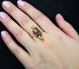 Золотое кольцо с топовым черным опалом 2,22 карат, цаворитами и рубинами Золото