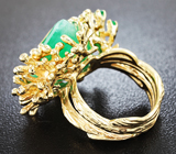 Золотое кольцо с крупным уральским 19,65 карат и колумбийскими изумрудами, бриллиантами Золото