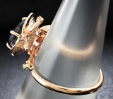 Золотое кольцо с трехцветным цоизитом 2,52 карат, танзанитом и бриллиантом Золото
