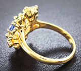 Золотое кольцо с ограненным эфиопским опалом 2,03 карат, цаворитами, рубинами и сапфирами Золото