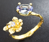 Золотое кольцо с танзанитами массой 1,79 карат и бриллиантом Золото