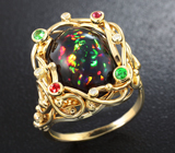 Золотое кольцо с роскошным черным опалом 3,35 карат, цаворитами, рубинами и бриллиантами Золото