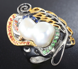 Серебряное кольцо с жемчужиной барокко, цаворитами, золотистыми и синими сапфирами Серебро 925