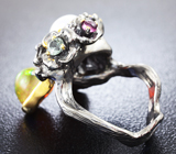 Серебряное кольцо с кристаллическим эфиопским опалом, жемчужиной, сапфирами и родолитами