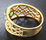 Золотое кольцо с ярким изумрудом 0,35 карат и лейкосапфирами Золото