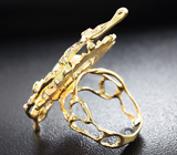 Золотое кольцо с топовым кристаллическим эфиопским опалом 3,75 карат, цаворитами , рубинами и бриллиантами Золото