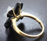 Золотое кольцо с резным цветком из оникса и кварца 9,45 карат и синими сапфирами Золото