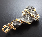 Двусторонний золотой кулон с осколком метеорита Кампо-дель-Сьело 81,05 карат, бесцветными и черными бриллиантами Золото