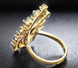 Золотое кольцо с насыщенным 3-каратным танзанитом, сапфирами и бриллиантами Золото