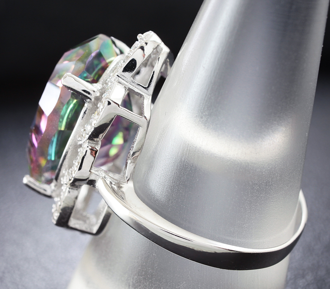 Впечатляющее серебряное кольцо с мистическим кварцем Серебро 925
