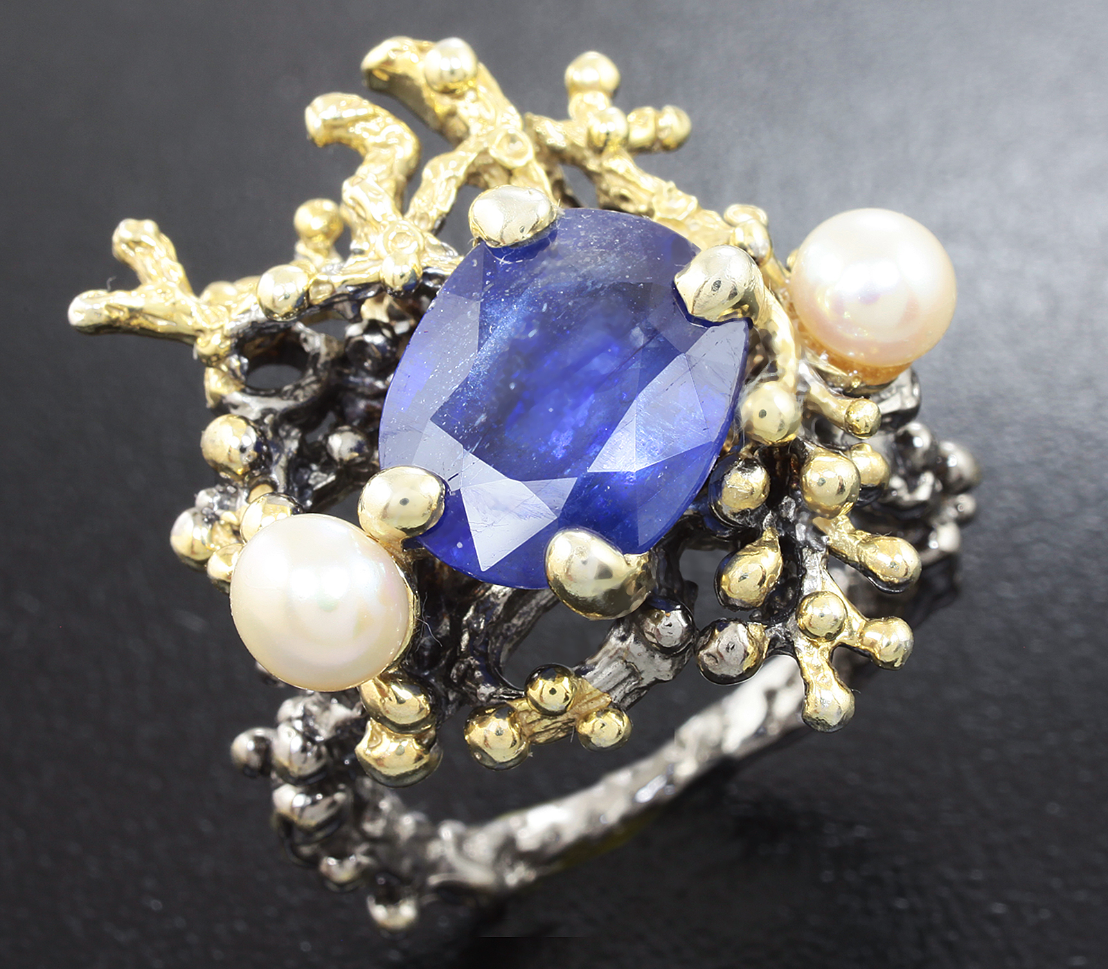 Серебряное кольцо с синим сапфиром 6,91 карат и жемчугом Серебро 925