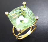 Золотое кольцо с зеленым аметистом превосходной огранки 29,43 карат и лейкосапфирами Золото