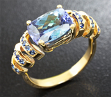 Золотое кольцо с танзанитом 2,81 карат и синими сапфирами Золото