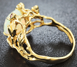 Золотое кольцо с ограненным эфиопским опалом 2,55 карат, цаворитами и рубинами Золото