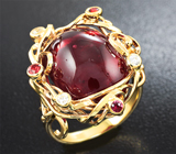 Золотое кольцо с кабошоном рубина 16,45 карат, лейкосапфирами и ограненными рубинам Золото