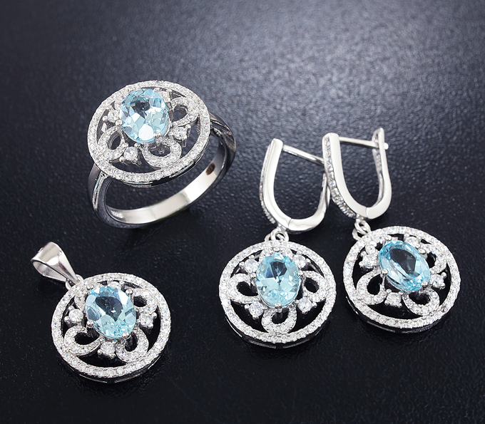 Серебряный комплект с голубыми топазами