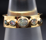 Золотое кольцо с ограненными александритами 0,82 карат и двумя кабошонами с «кошачьим глазом» Золото