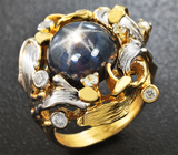 Золотое кольцо со звездчатым сапфиром 8,6 карат и лейкосапфирами Золото