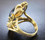 Золотое кольцо со звездчатым сапфиром 16,95 карат, ограненными синими и бесцветными сапфирами Золото